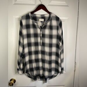 Universal thread pullover long sleeve‎ plaid flannel.
